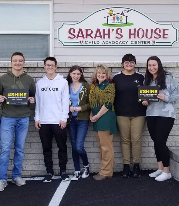 West Virginia University Potomac State College Students: Matthew Wright, Zachary Dalonges, Katelyn Huff, PSC Psychology Instructor Molly Alvaro, Emalee Plumley, and Macie Zirk visited Sarah’s House in conjunction with their Psychology 241 Honor’s cl