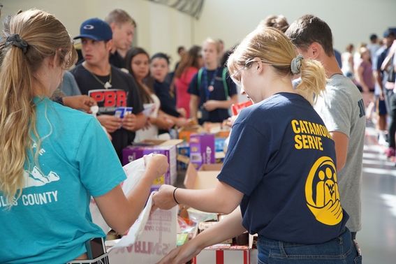 As part of a community service project, incoming freshmen this semester spent time packing 3,200 bags for Food for Thought, a local nonprofit organization that collects food for elementary and middle-school students in Mineral County. Approximately 400 st