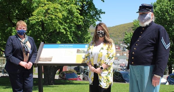 WVU Potomac State College President Jennifer Orlikoff and Mineral County Tourism Executive Director Ashley Centofonti stand in front of the new Civil War Trail sign with Dighton “Pete” Peugh, with the Allegany County Civil War Roundtable.